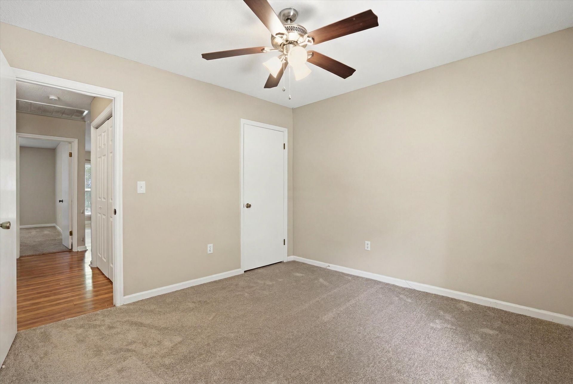 103 Tram Court Photo 15
