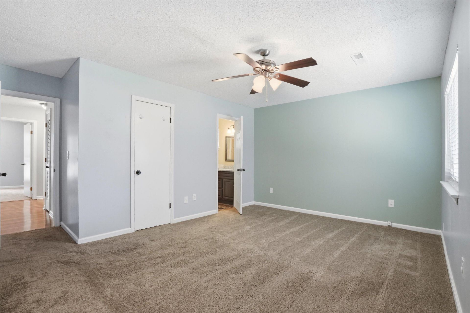 103 Tram Court Photo 19