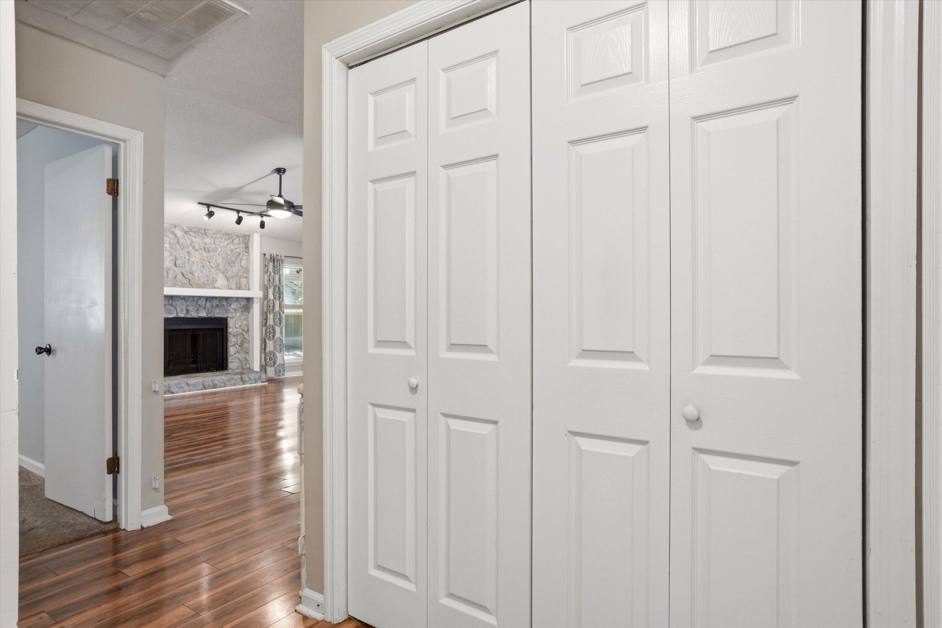 103 Tram Court Photo 25