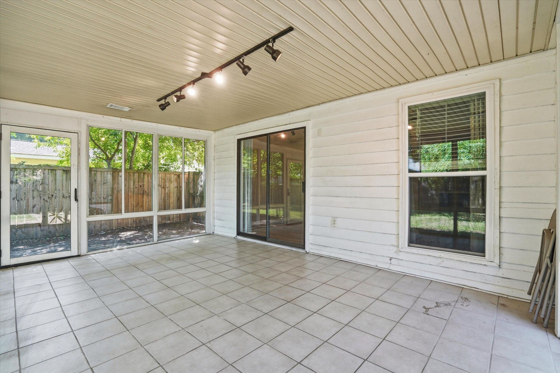 103 Tram Court Photo 27