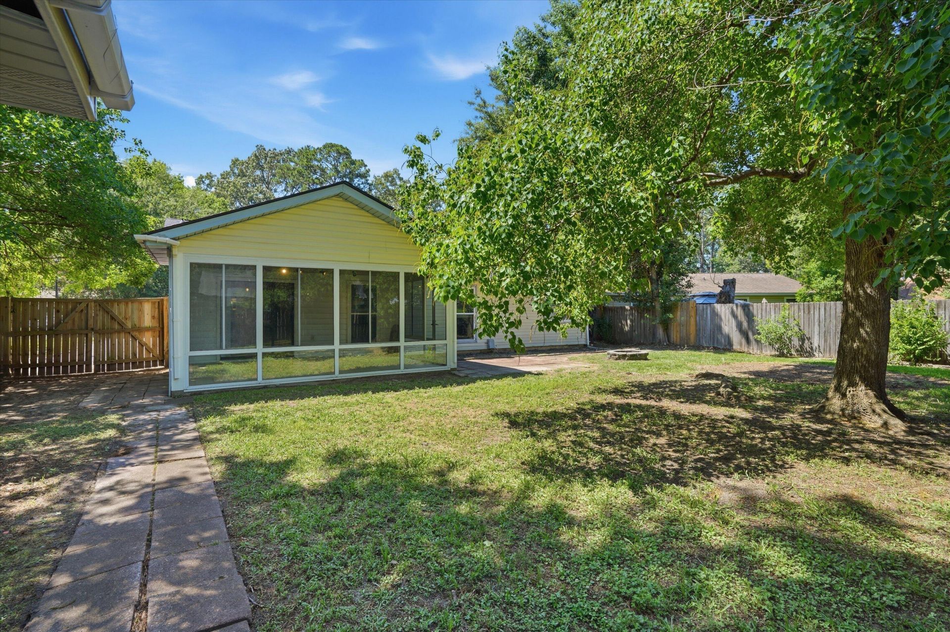 103 Tram Court Photo 28