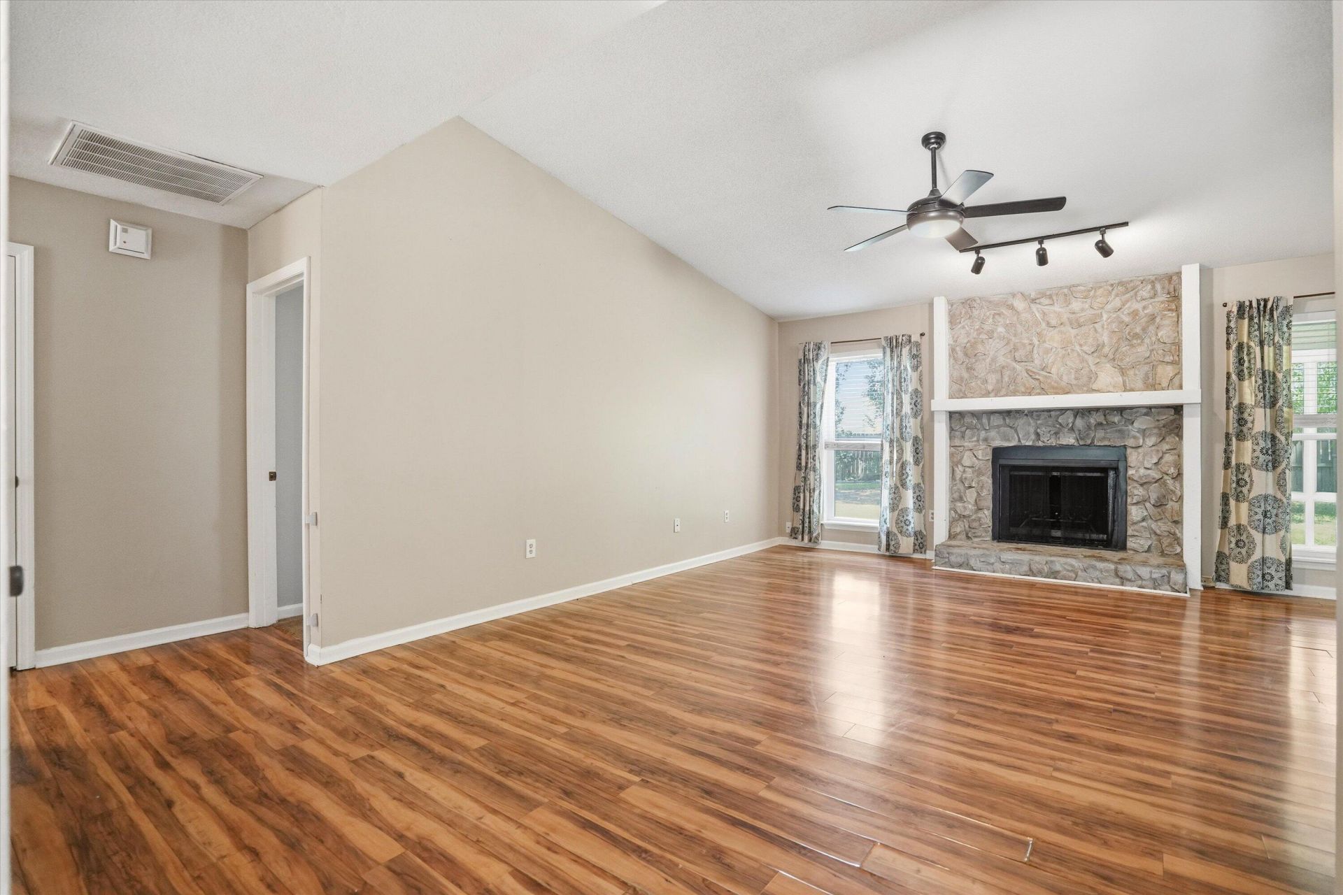 103 Tram Court Photo 4