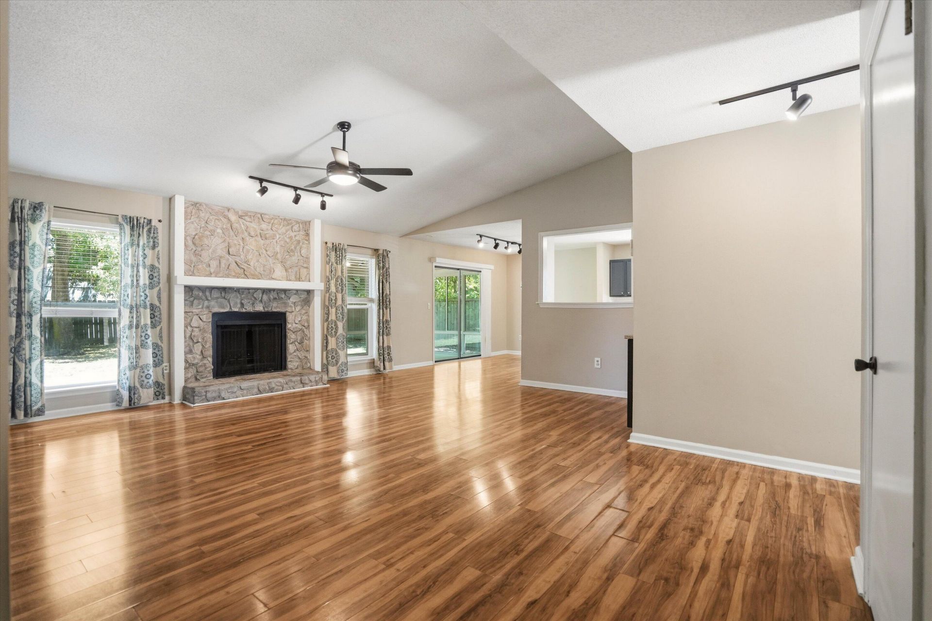 103 Tram Court Photo 5
