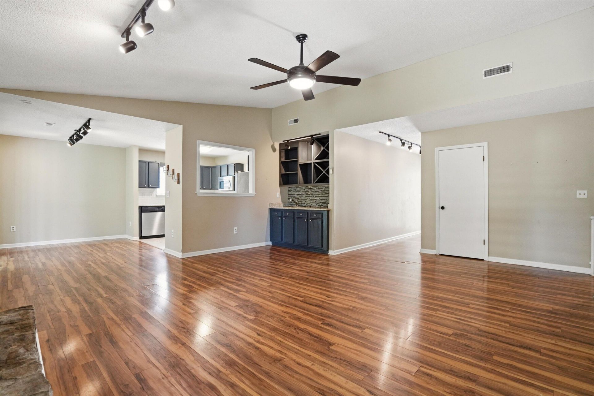 103 Tram Court Photo 6