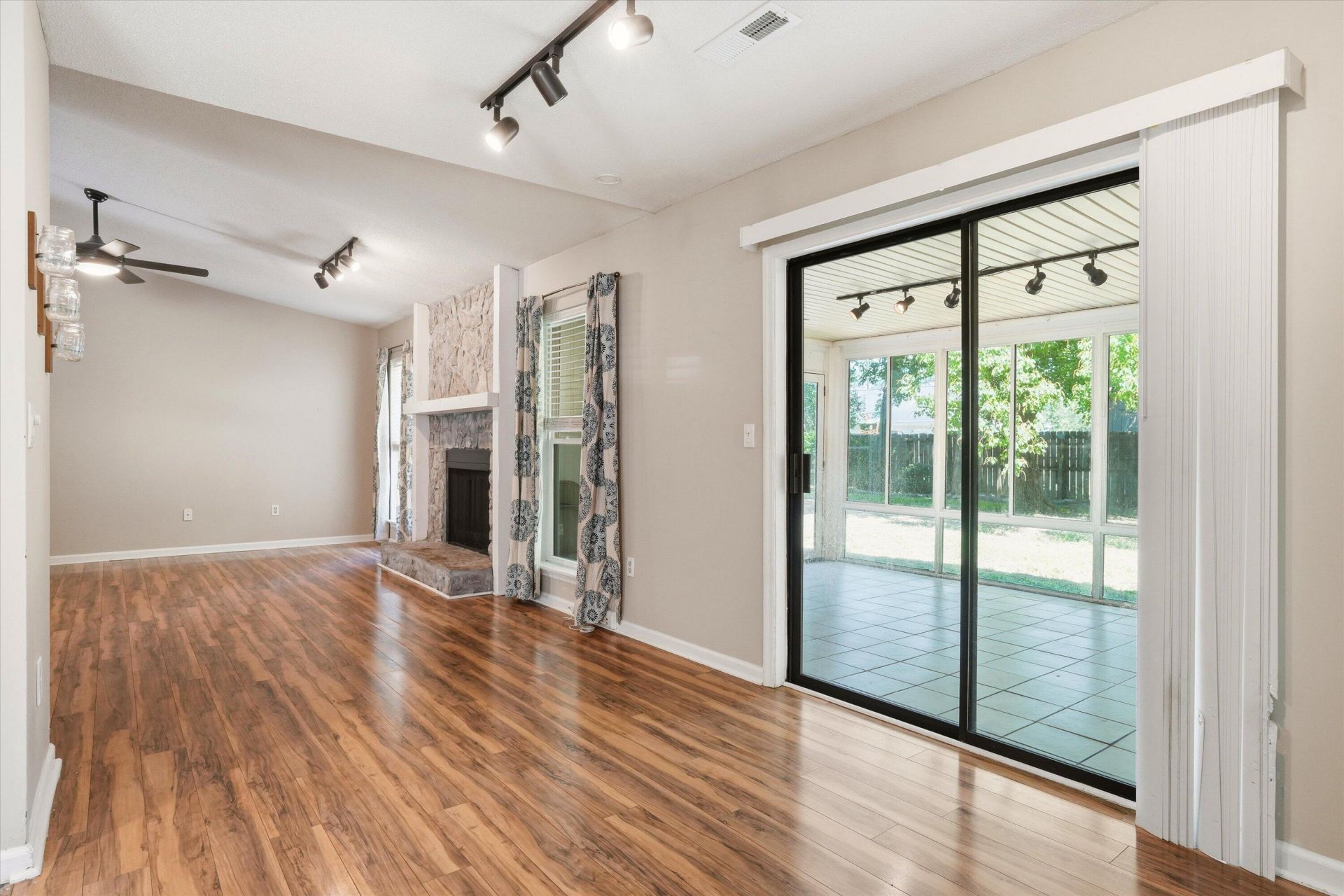 103 Tram Court Photo 7