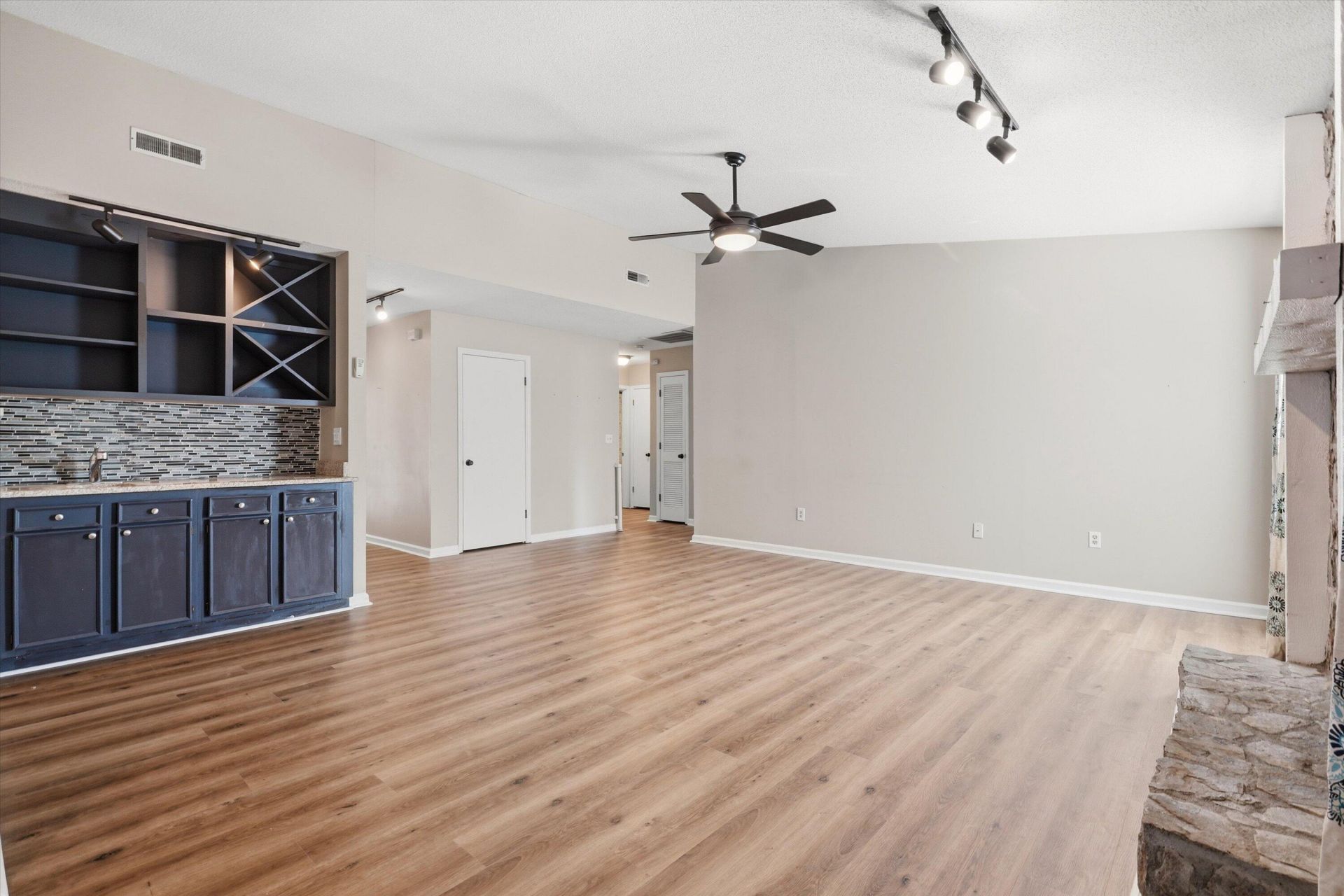 103 Tram Court Photo 7