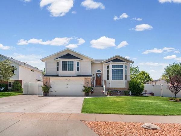 1528 S 1600 W, Woods Cross, UT 84087
