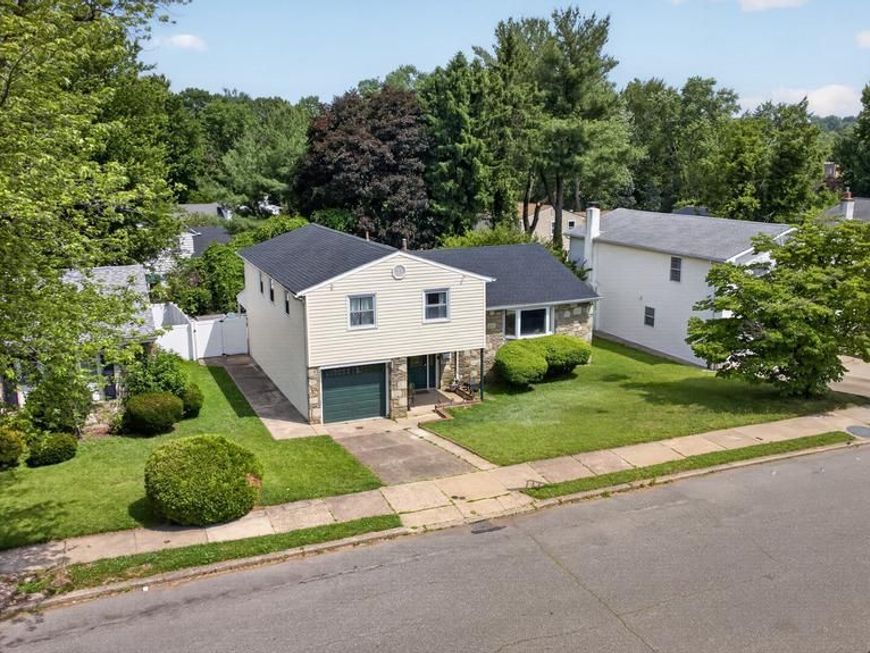463 Pinewood Road, Philadelphia, PA 19116 Main Photo