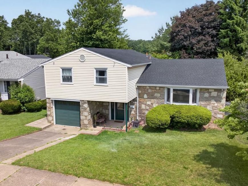 463 Pinewood Road, Philadelphia, PA 19116 Main Photo
