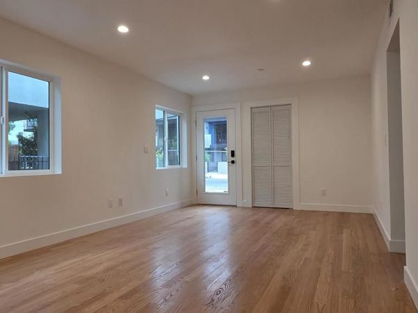 915 N Ridgewood Place, Los Angeles, CA 90038