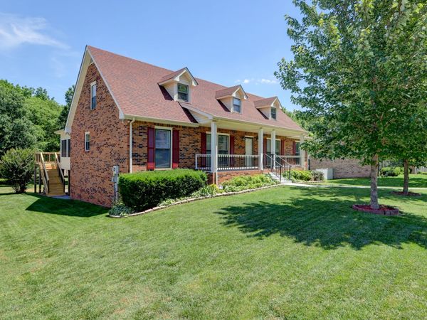 1030 Hillshire Dr , Clarksville, TN 37043