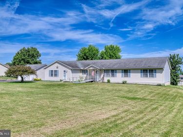 26 E BETHANY ROAD , NEWMANSTOWN, PA 17073