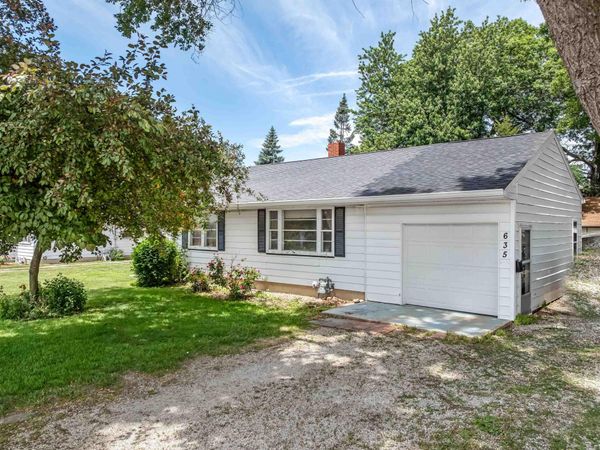 635 W FREMONT Street, Galesburg, IL 61401