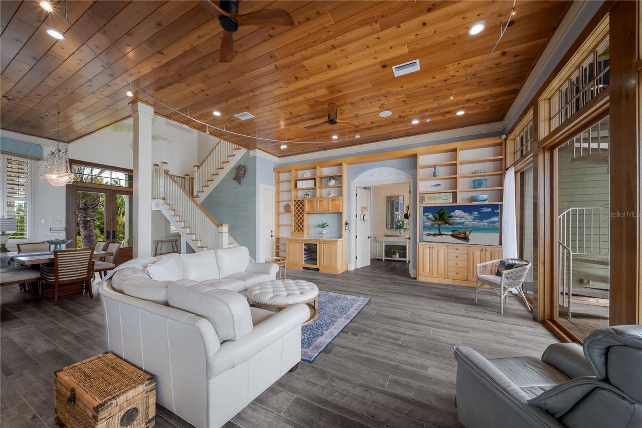 522 Bayview Drive, Bradenton Beach, FL 34217 Photo