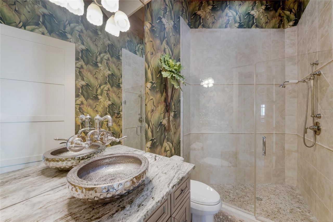 522 Bayview Drive, Bradenton Beach, FL 34217 Photo
