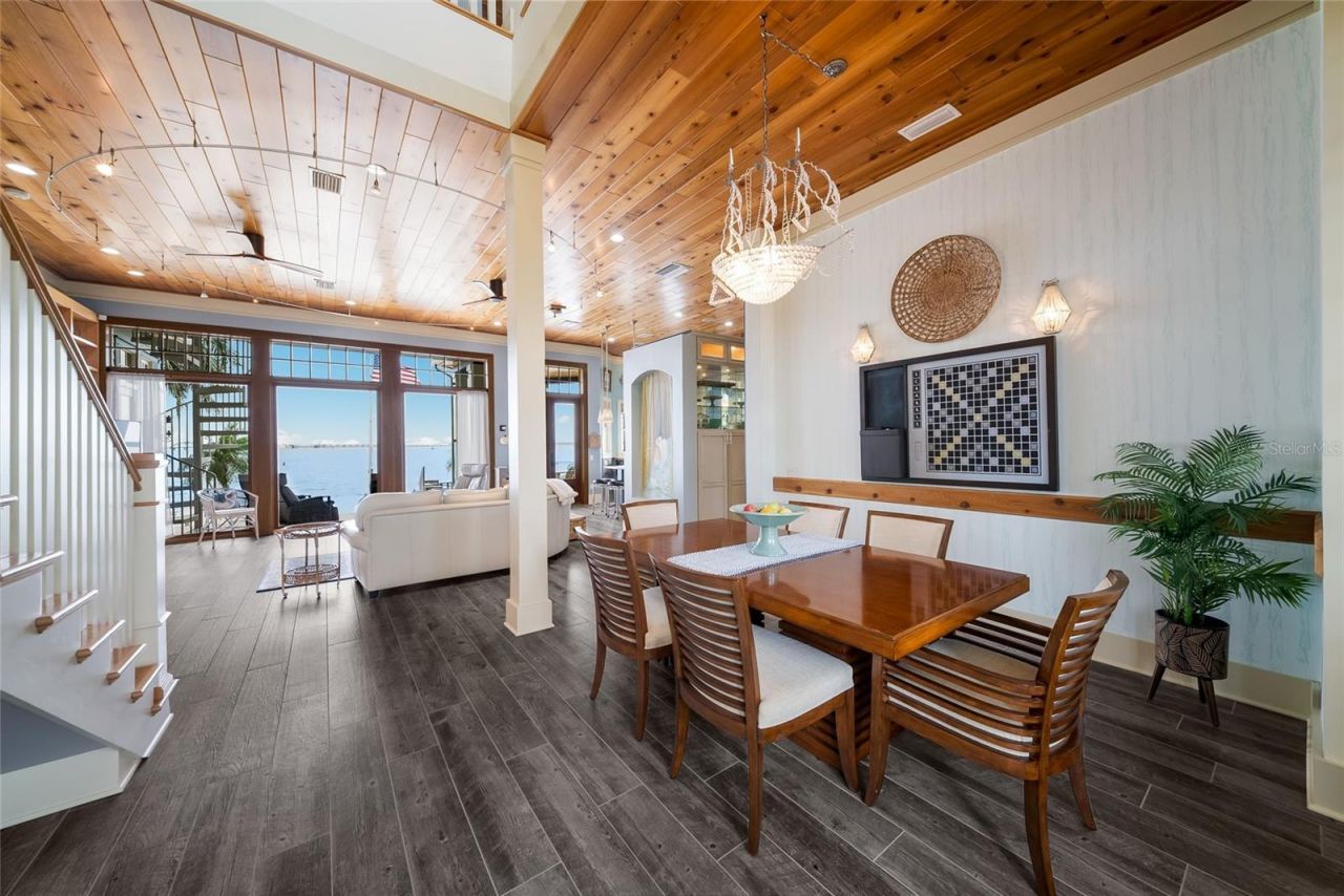 522 Bayview Drive, Bradenton Beach, FL 34217 Photo
