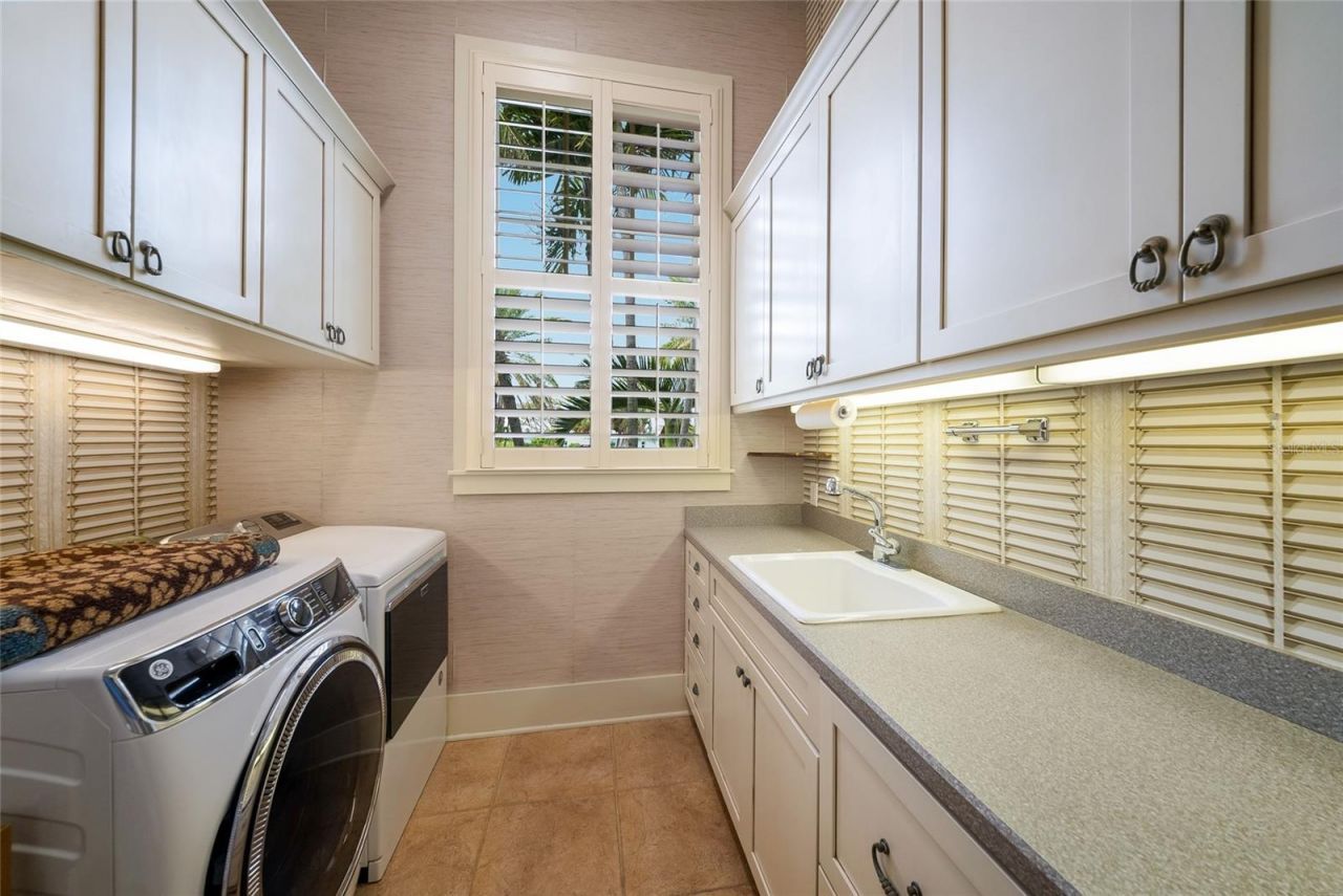 522 Bayview Drive, Bradenton Beach, FL 34217 Photo