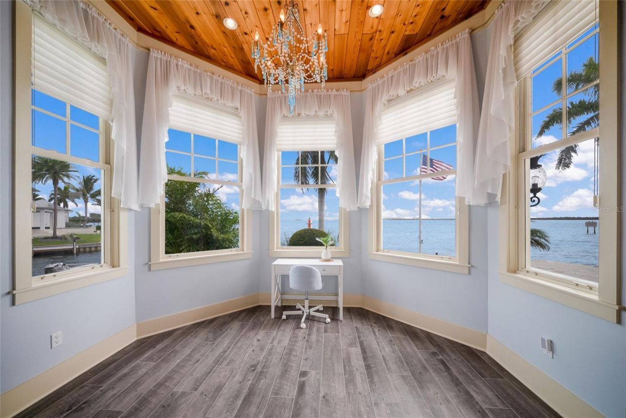 522 Bayview Drive, Bradenton Beach, FL 34217 Photo