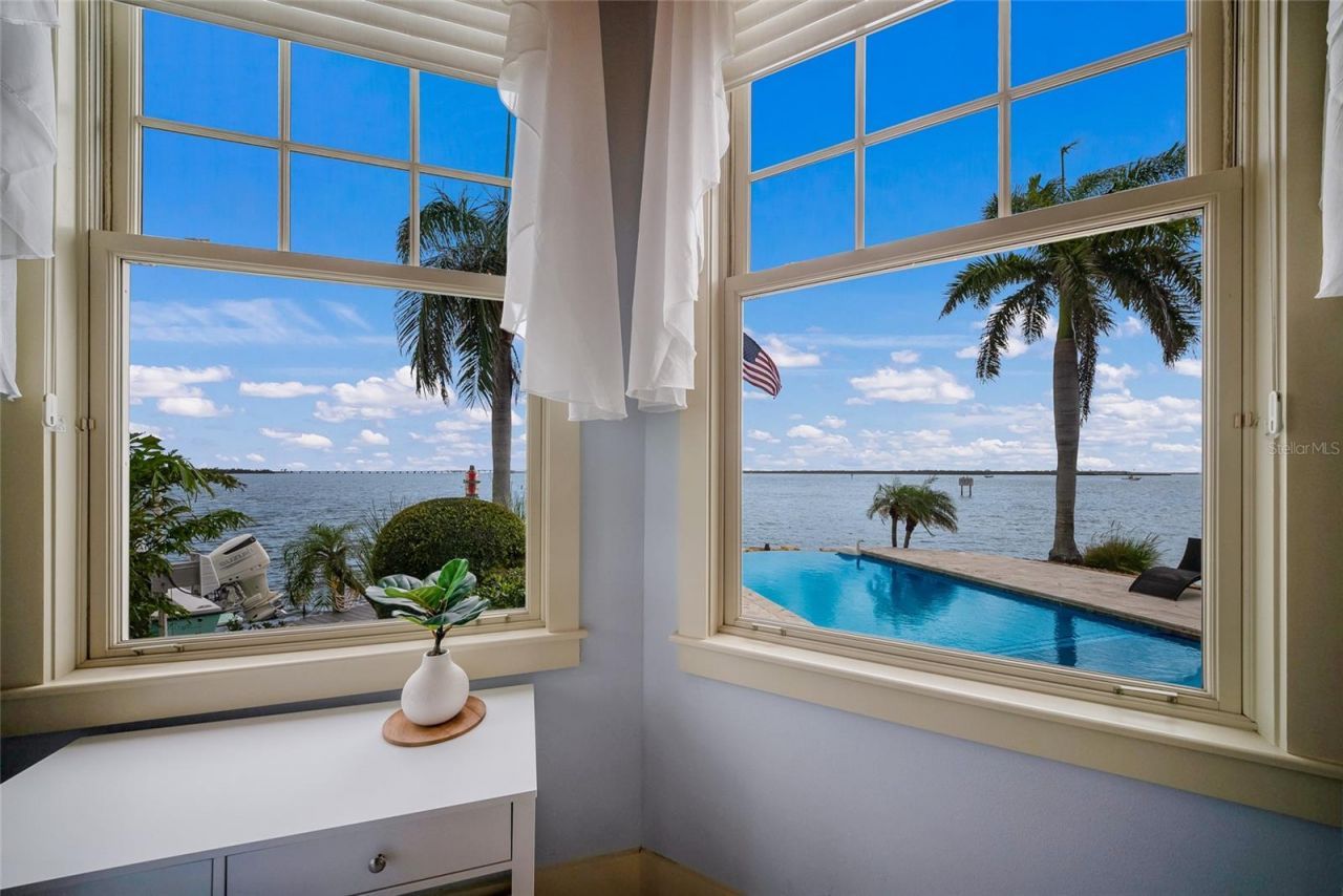522 Bayview Drive, Bradenton Beach, FL 34217 Photo