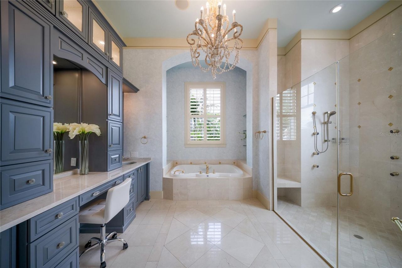 522 Bayview Drive, Bradenton Beach, FL 34217 Photo