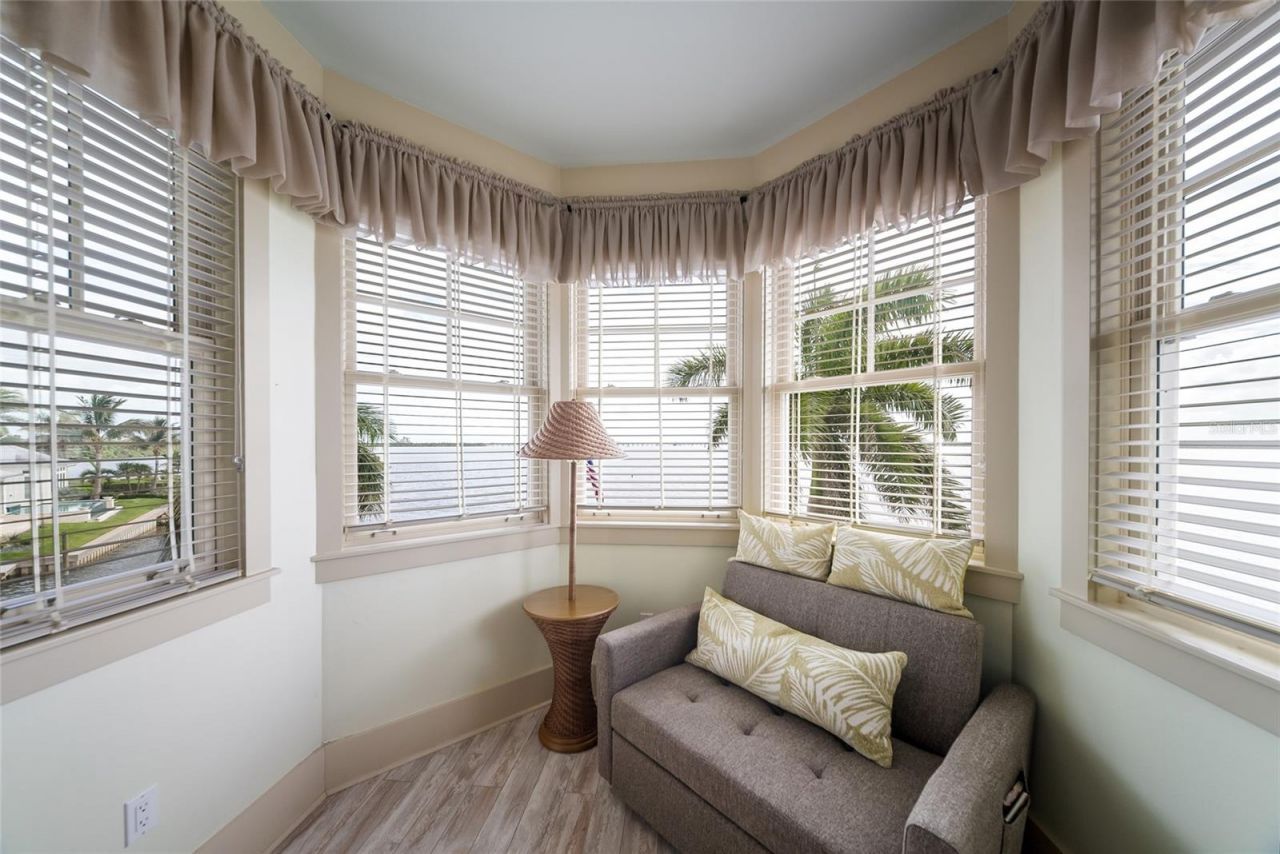 522 Bayview Drive, Bradenton Beach, FL 34217 Photo