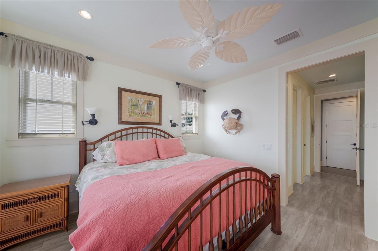 522 Bayview Drive, Bradenton Beach, FL 34217 Photo