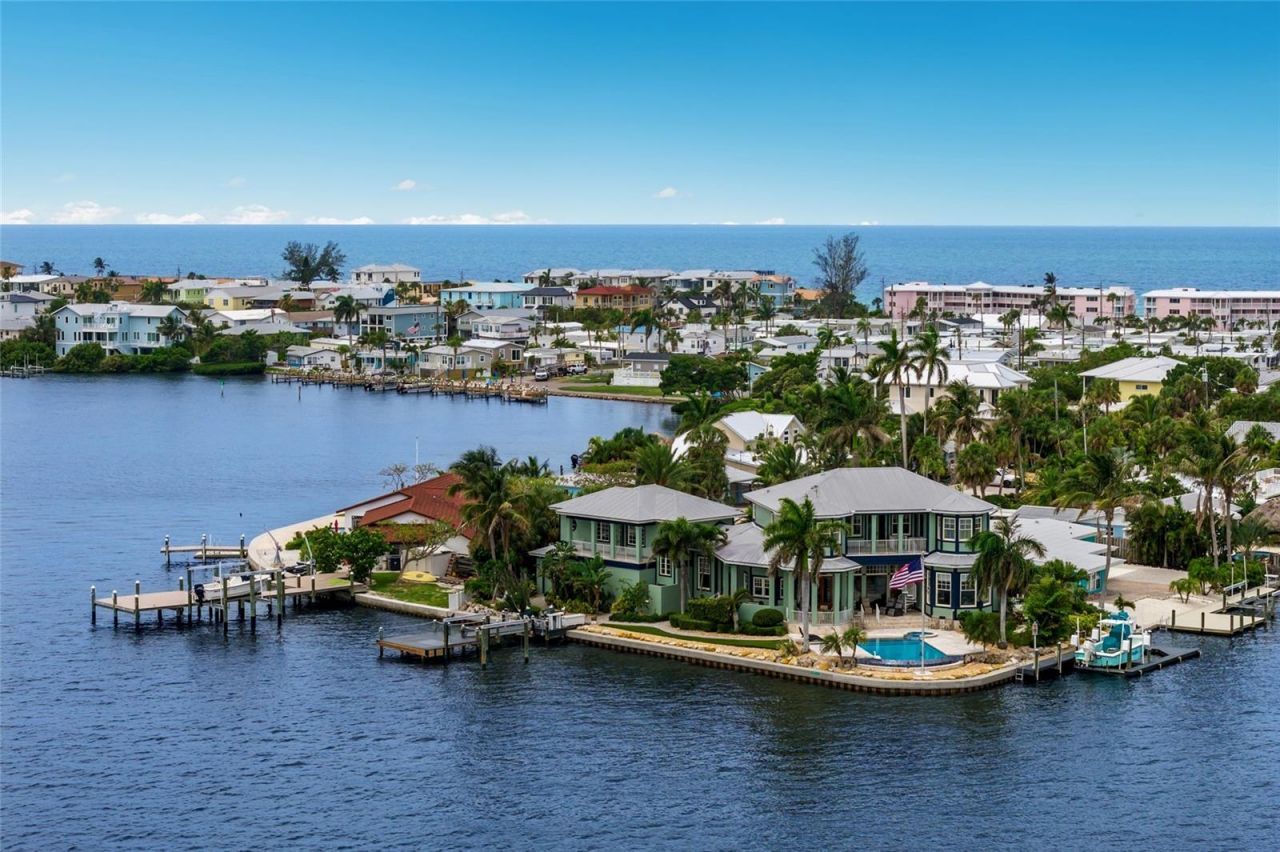 522 Bayview Drive, Bradenton Beach, FL 34217 Photo