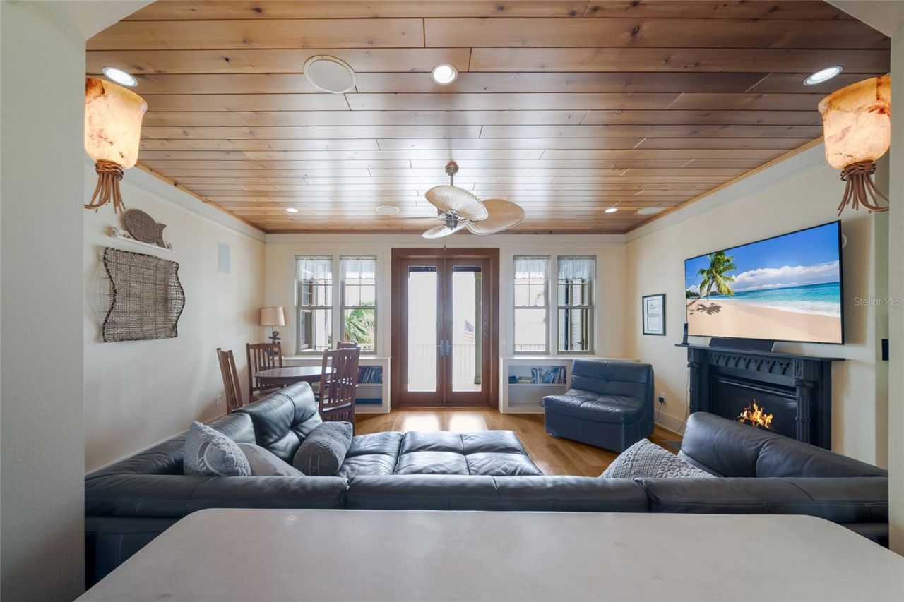 522 Bayview Drive, Bradenton Beach, FL 34217 Photo