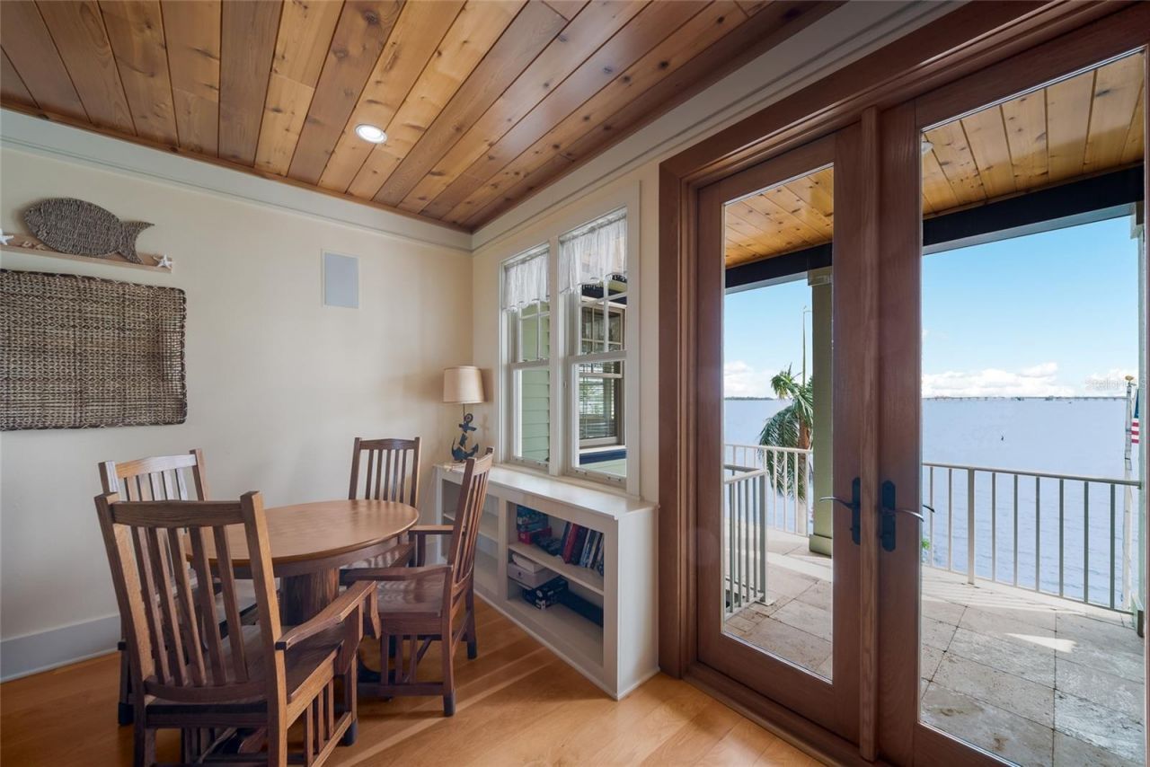 522 Bayview Drive, Bradenton Beach, FL 34217 Photo
