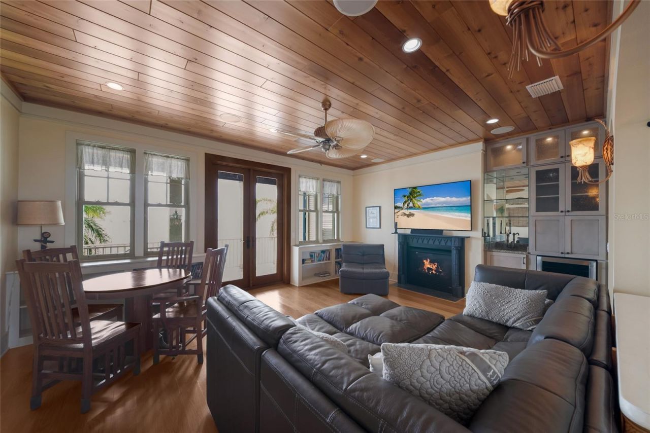 522 Bayview Drive, Bradenton Beach, FL 34217 Photo