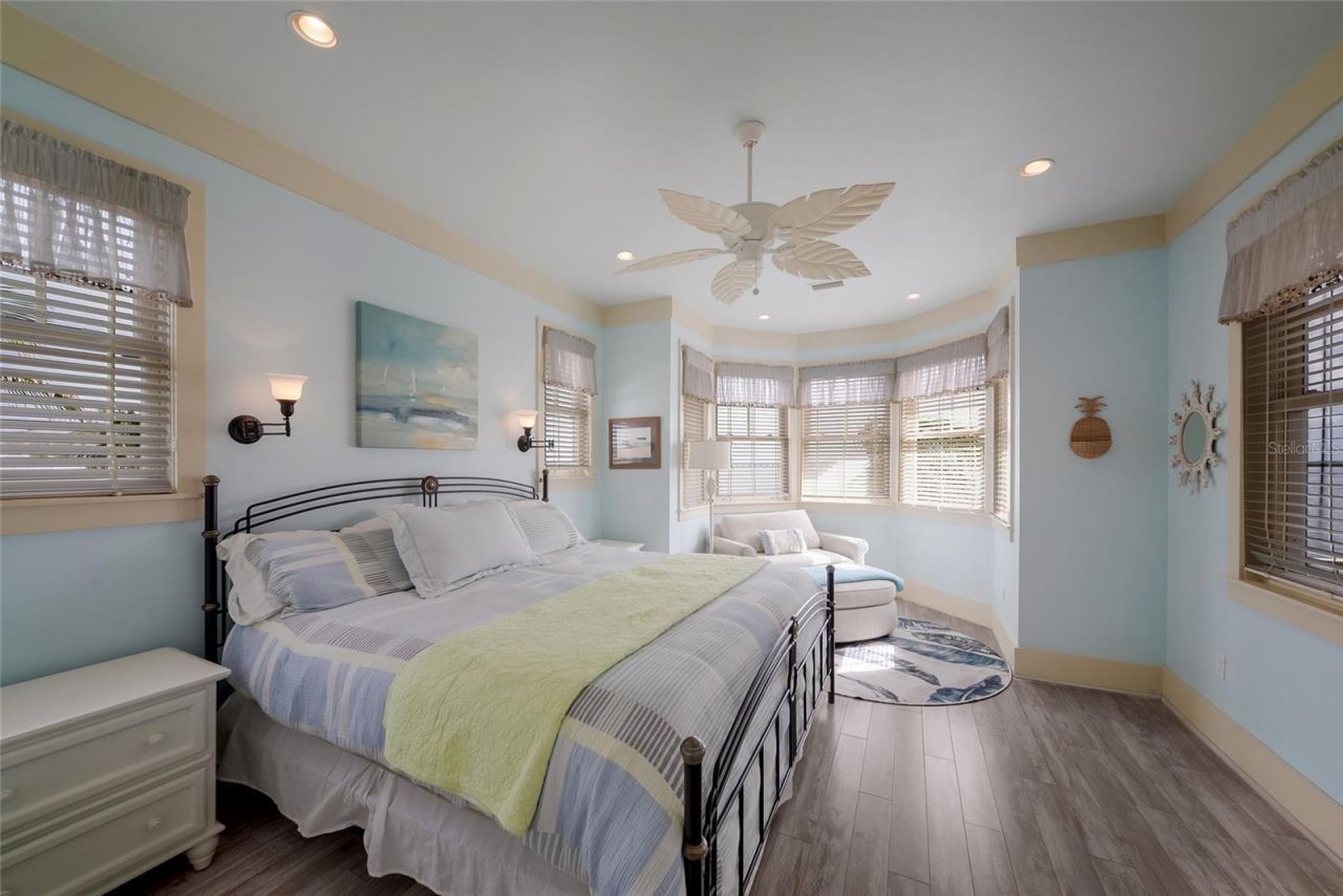 522 Bayview Drive, Bradenton Beach, FL 34217 Photo