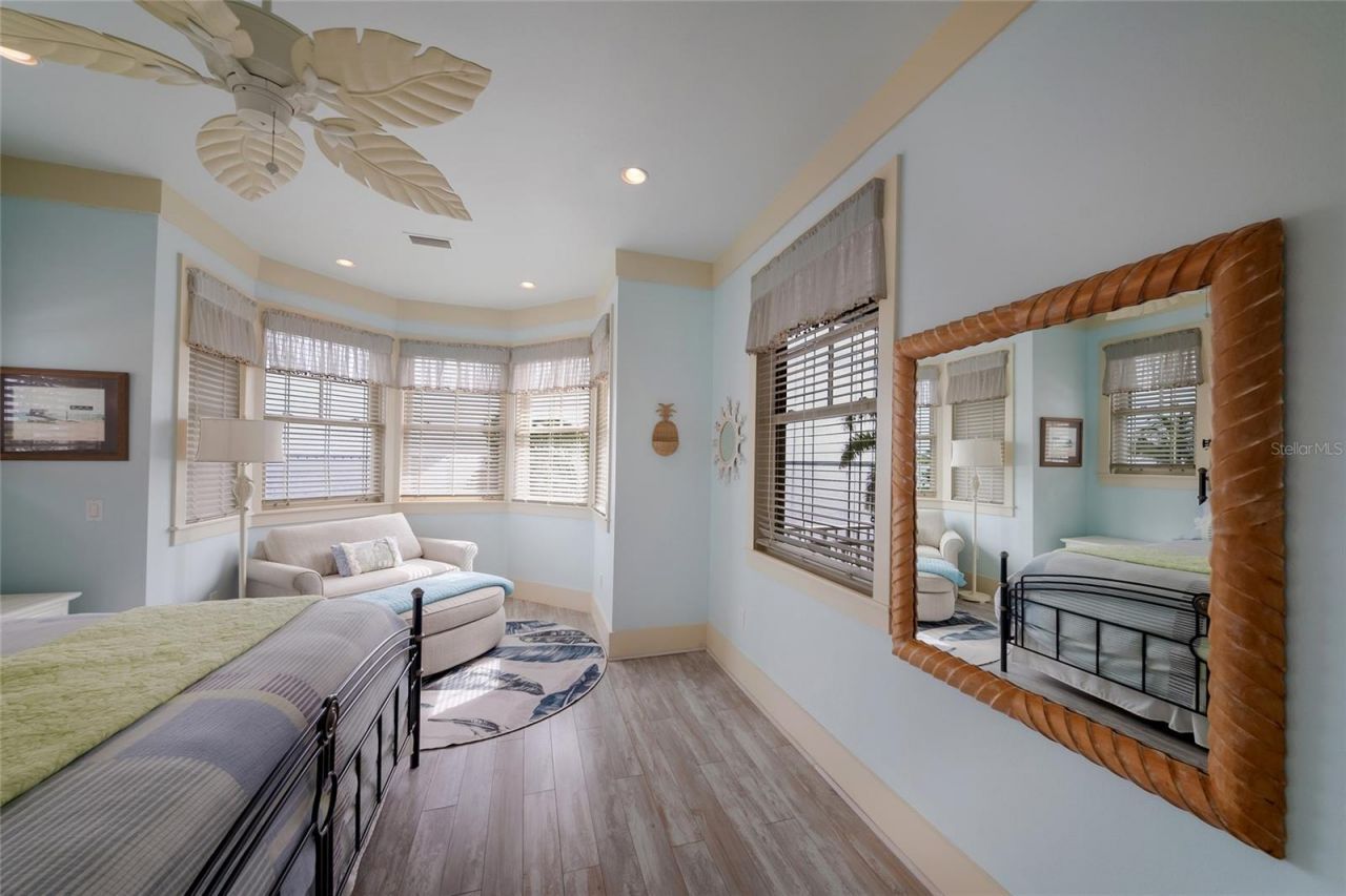 522 Bayview Drive, Bradenton Beach, FL 34217 Photo