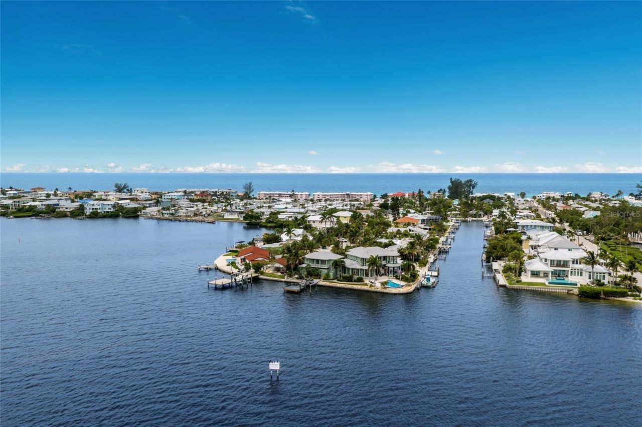 522 Bayview Drive, Bradenton Beach, FL 34217 Photo