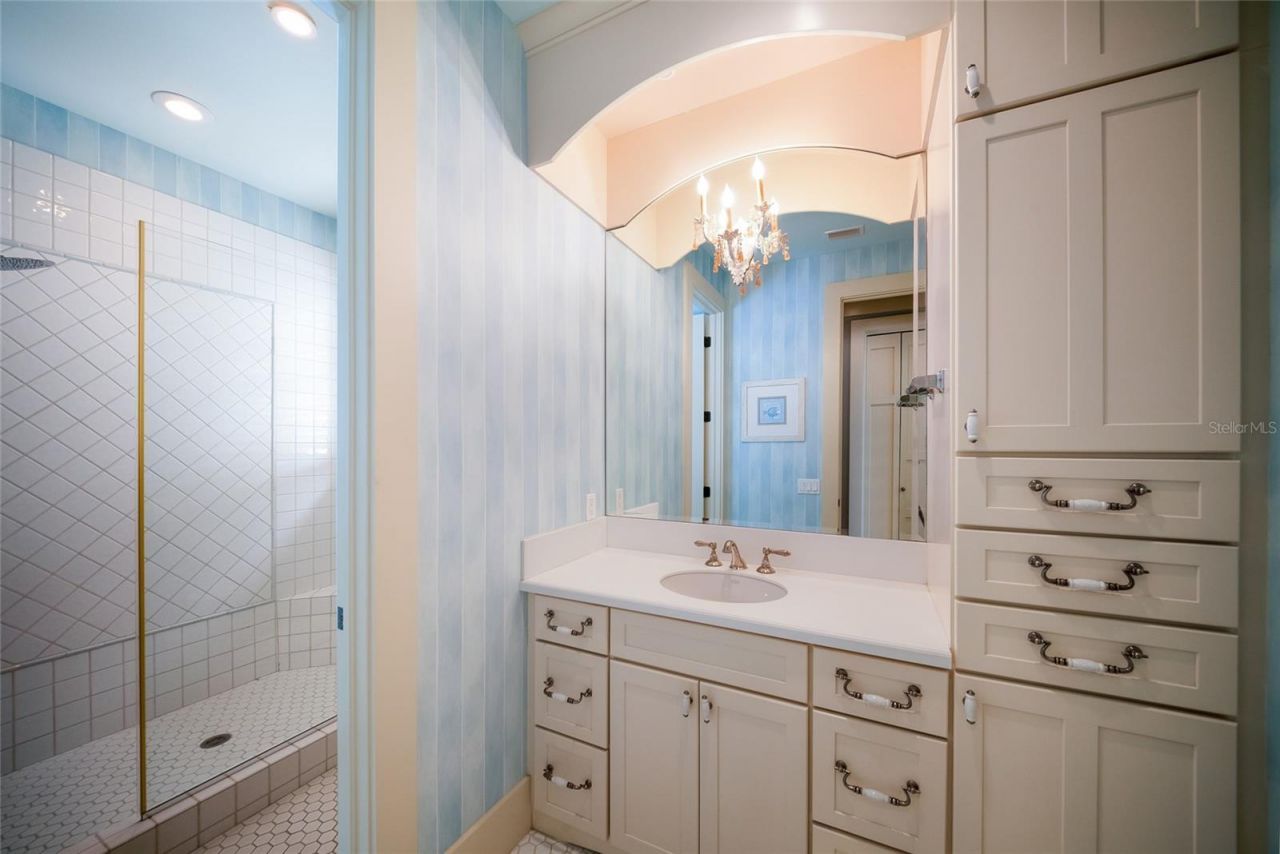 522 Bayview Drive, Bradenton Beach, FL 34217 Photo