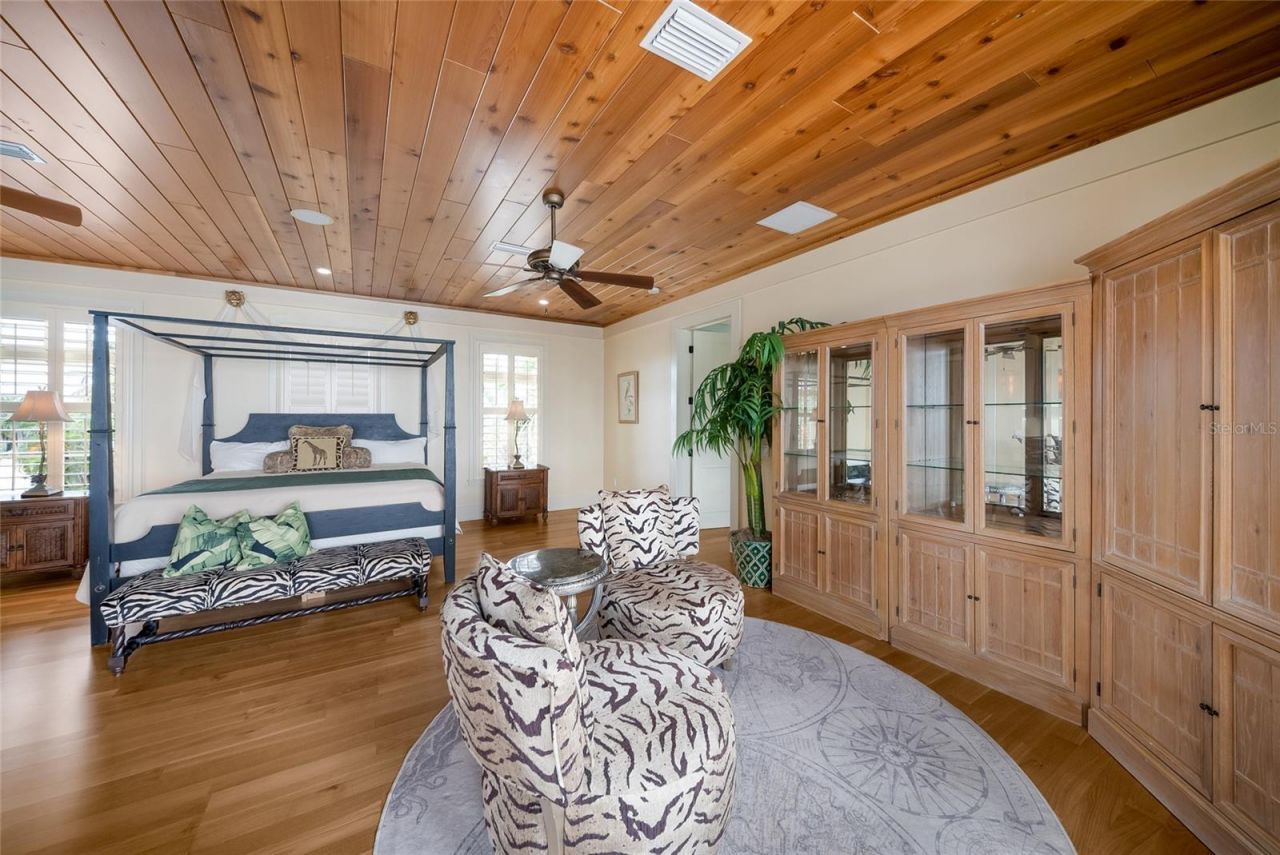 522 Bayview Drive, Bradenton Beach, FL 34217 Photo