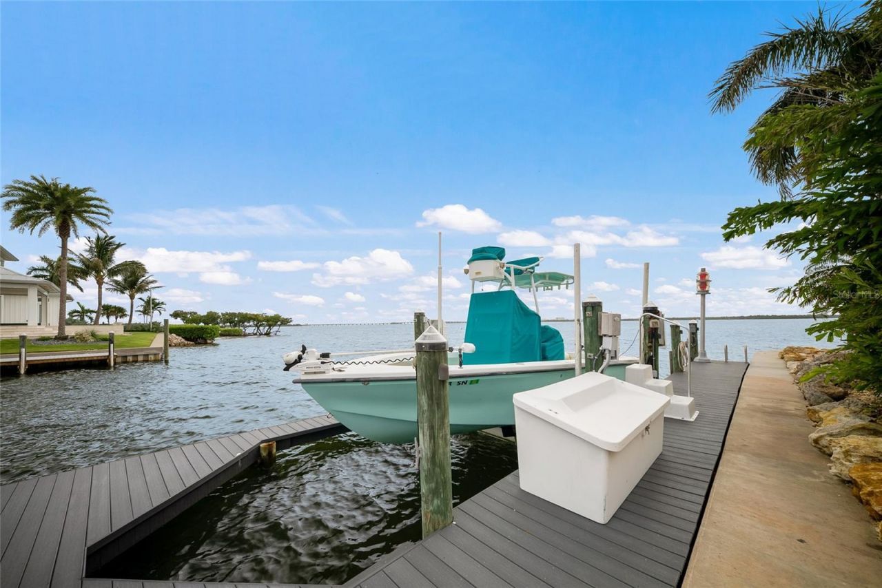 522 Bayview Drive, Bradenton Beach, FL 34217 Photo
