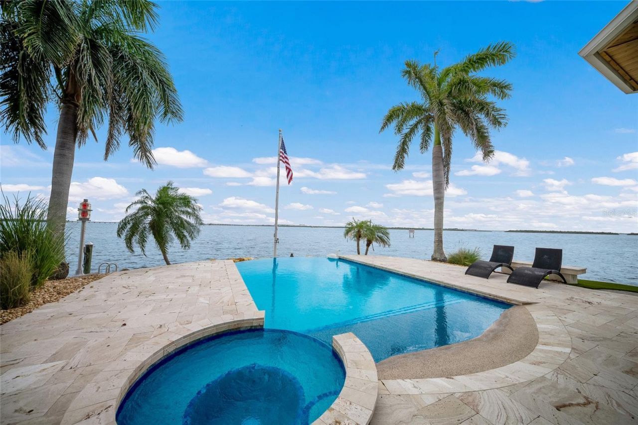 522 Bayview Drive, Bradenton Beach, FL 34217 Photo
