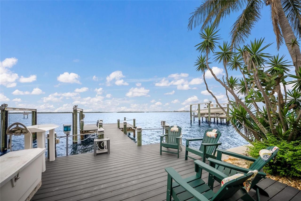 522 Bayview Drive, Bradenton Beach, FL 34217 Photo