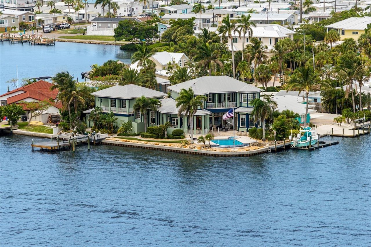 522 Bayview Drive, Bradenton Beach, FL 34217 Photo