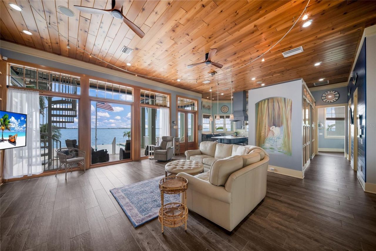 522 Bayview Drive, Bradenton Beach, FL 34217 Photo