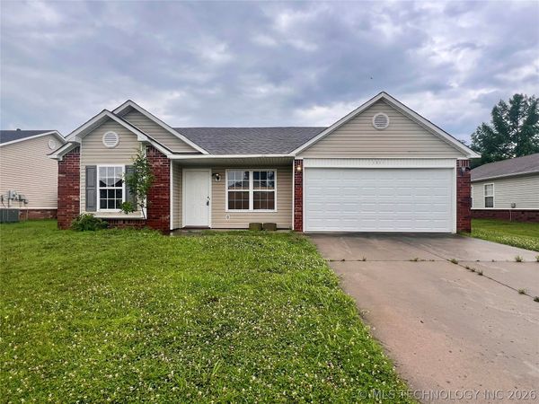 1011 W 23rd Street , Claremore, OK 74017