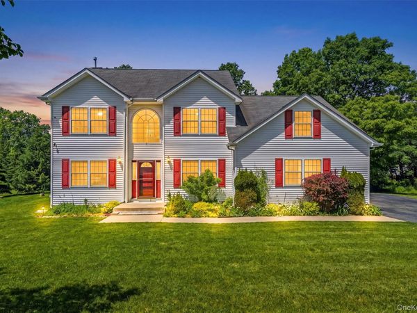8 Wayne Court, Middletown, NY 10941