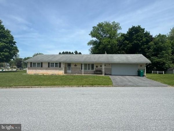 200 OAK DR , MOUNT HOLLY SPRINGS, PA 17065