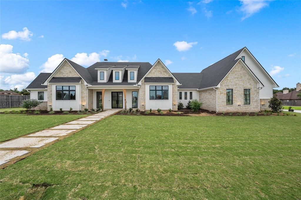 16 Independence Trail , Waco, TX 76708 Main Photo