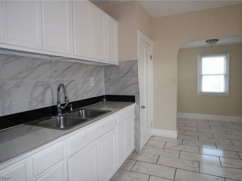 5757 Pearl Road, Parma, OH 44129 Photo 10