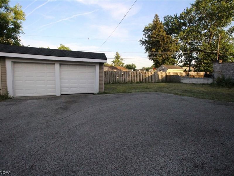 5757 Pearl Road, Parma, OH 44129 Photo 23