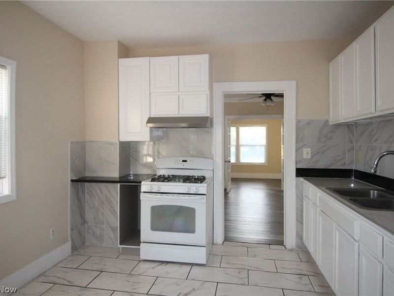 5757 Pearl Road, Parma, OH 44129 Photo 8