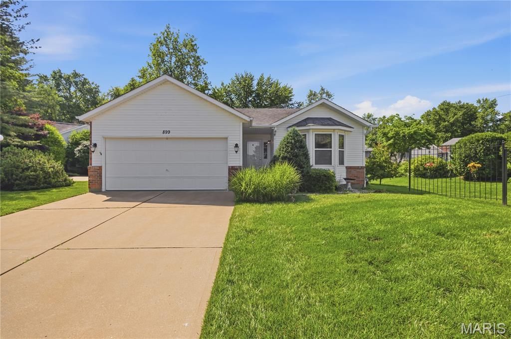 899 Du Pre Court, Saint Peters, MO 63376 Main Photo