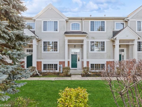 505 Cary Woods Circle, Cary, IL 60013