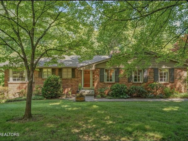 1121 Snowdon Drive, Knoxville, TN 37912